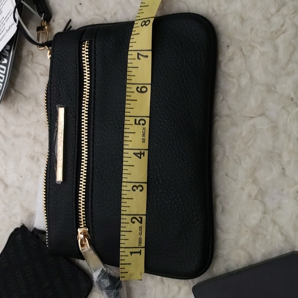 STEVE MADDEN "Take Charge" Wristlet With Charging Power Bank - Picture 8 of 9